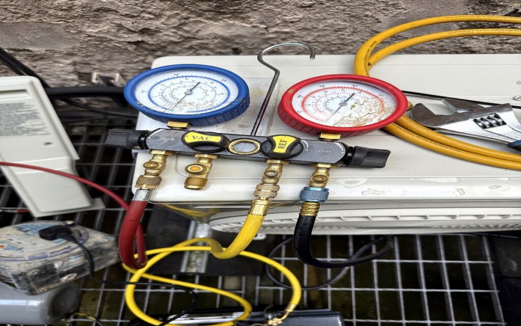 Air conditioning and ventilation system pressure testing during planned maintenance in London